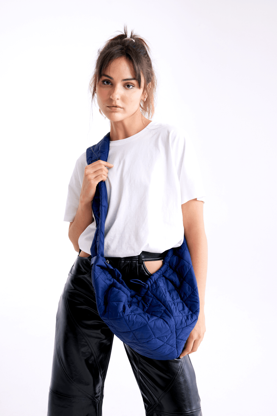 Maxbone x Free People Eco Packable Sling Dog Carrier Bag in Navy